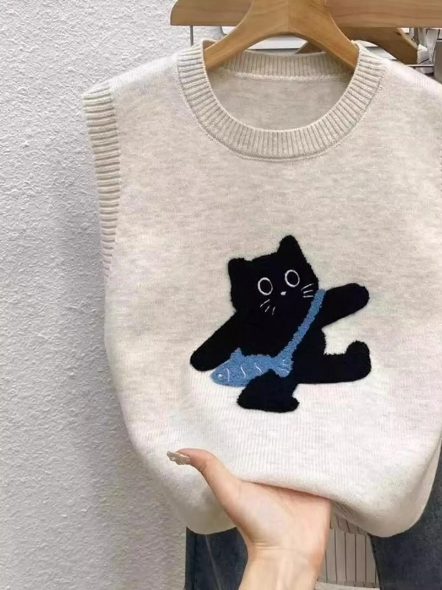 

Girls Knitted Vest Top Korean Sle Cartoon Embroidery Svel round Ne Sweater Bal oulder Pad Autumn Faion