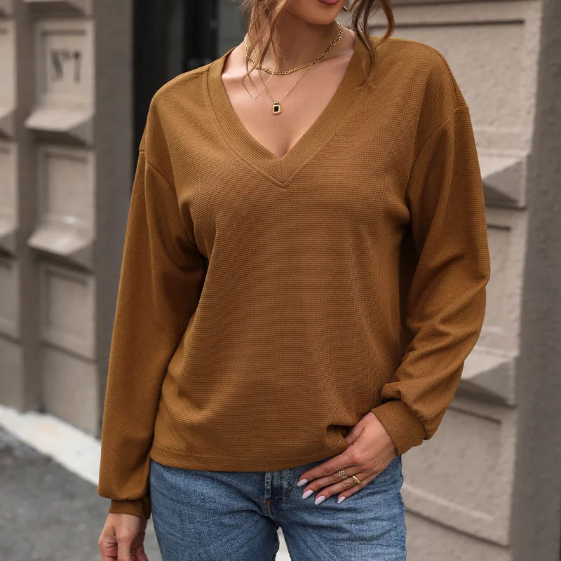 Camiseta de manga larga con cuello en V color camel para mujer, ajuste holgado, tela suave, cómoda, elegante, informal, a la moda para el día a día