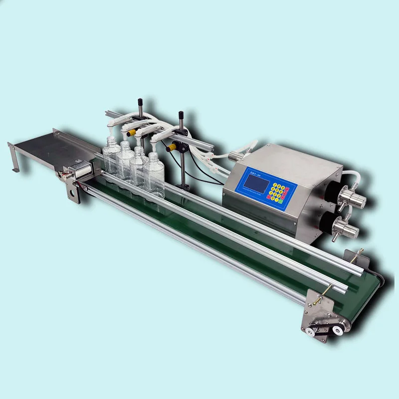 Automatische kleine 4-kops vloeistofvulmachine met transportband Nauwkeurig vullen Anti-druppelontwerp voor drankcosmetica-efficiëntie