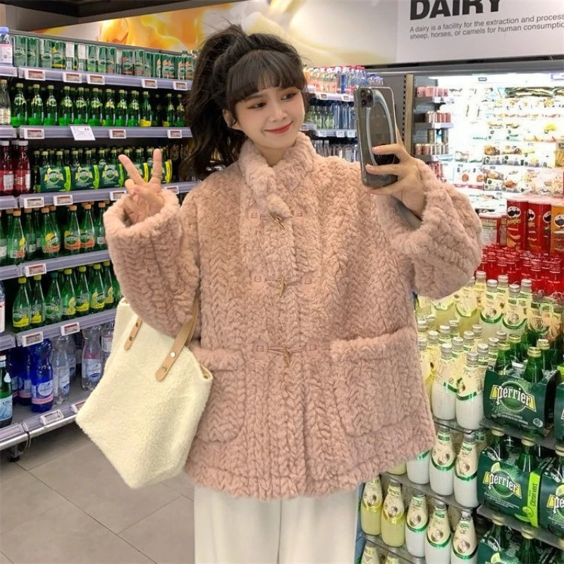 

​2025 Winter Women's Plus Size Lamb Fur Coat with Horn Buttons Korean Style Chunky Knit Jacket for Short Girls​