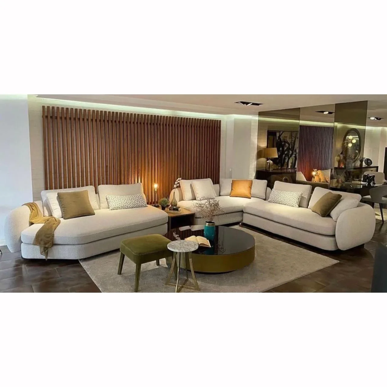 Italian minimalist sofa, modern light luxury, irregular shaped noble consort, large apartment, Polifrom curved sofa