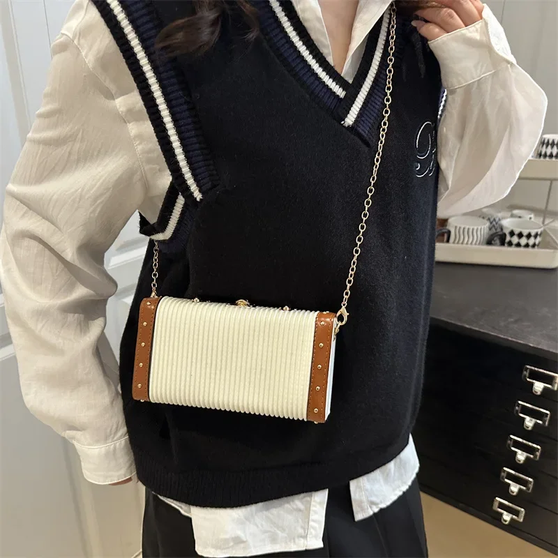 

Женская сумка через плечо с заклепками, универсальная сумка-коробка в стиле ретро