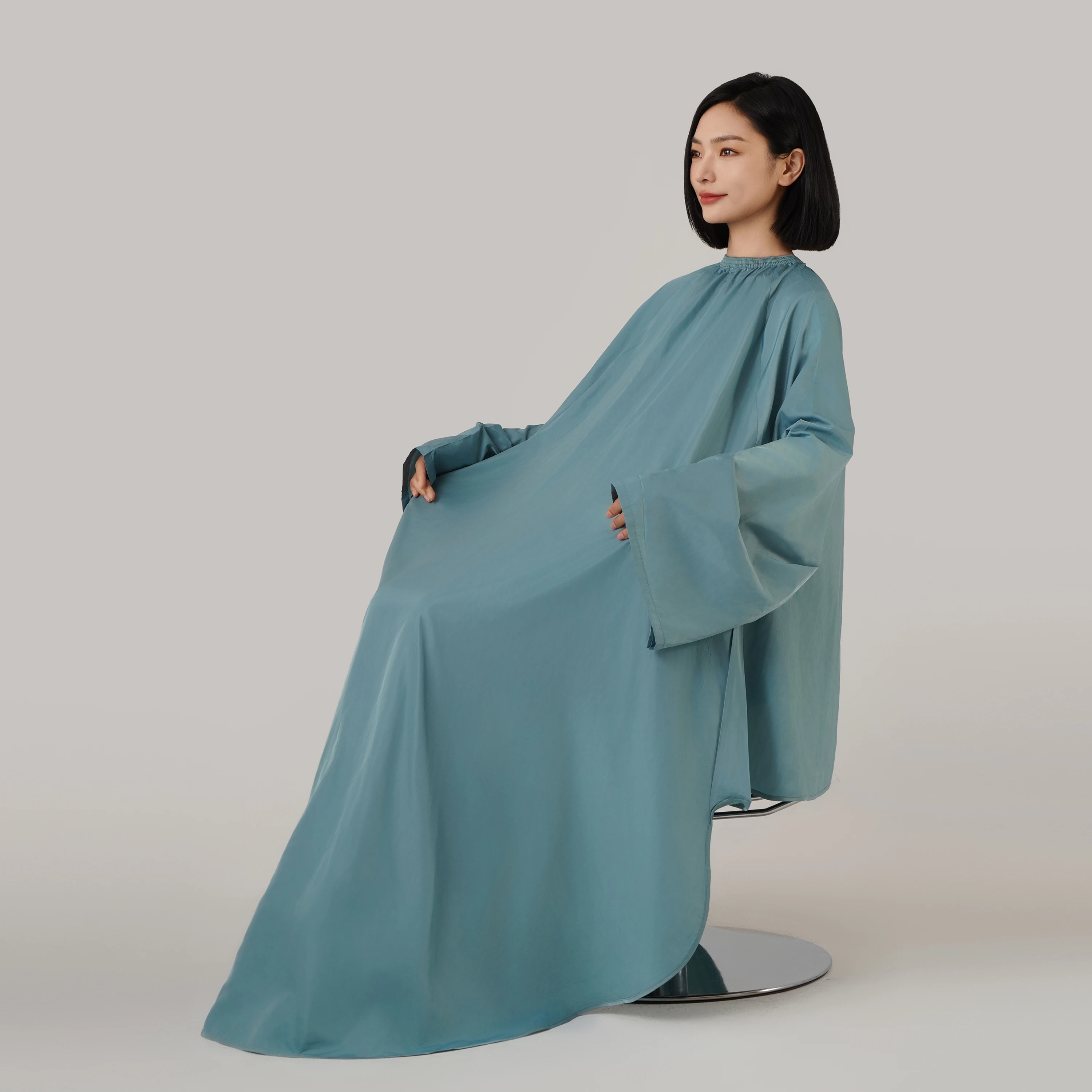 

Pro Haircut Cloaks Long Sleeve Hairdressing Robe Hairdresser Work Clothes Hairsalon Anti Hair Wrap Cloth Barber Styling Capes