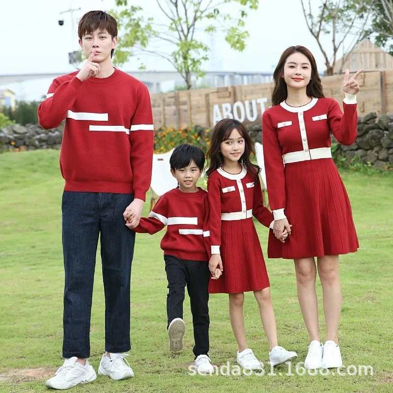 

Matching Family Sweaters Mum Daughter Red Dress Dad Son Warm Knitwear Family Look Couple Outfit Adults Kids Baby Romper Sweater