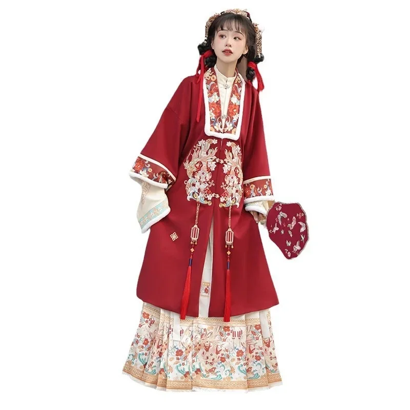 

2025Ming Dynasty Improved Embroidery Thickened Fleece New Year Greeting Costume Daily Hanfu Autumn Winter Hanfu Mamian Skirt