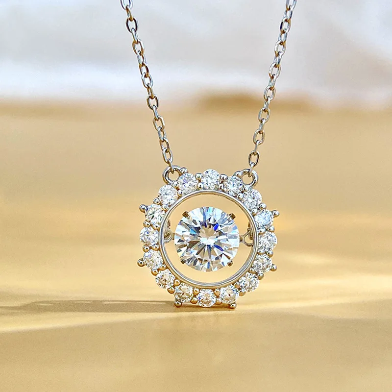 

Moissanite S925 sterling silver necklace pendant 1-carat, high-end and dynamic women's style
