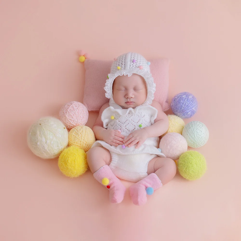 Cute Newborn Photography Props Handmade Knit Baby Bonnet+photo Outfit Colorful Yarn Pom-Pom Decor Props for Studio Baby Shooting