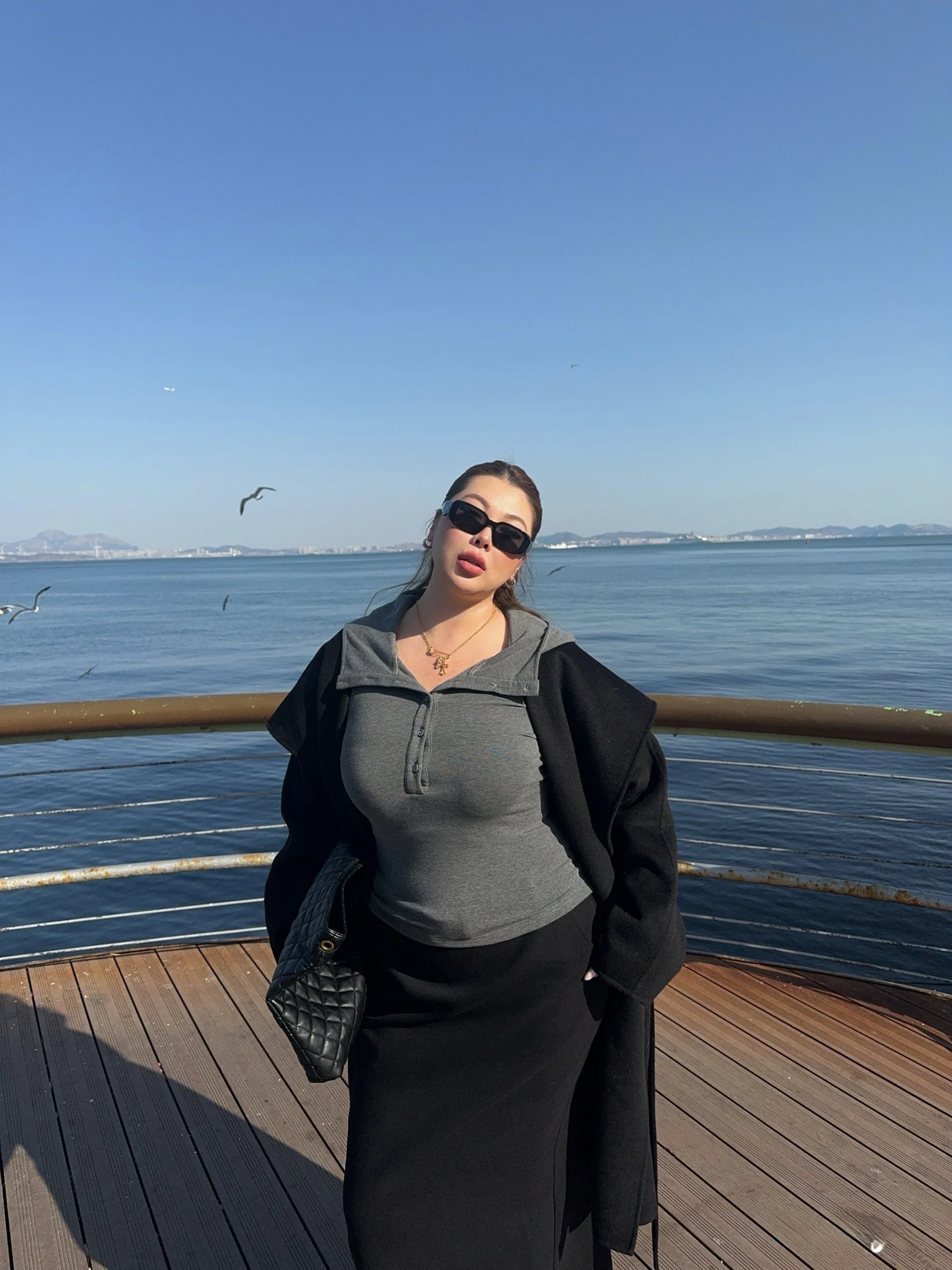 

Комплект Boolibyoo: топ с длинным рукавом и юбка с высокой талией, универсальный размер, универсальный крой.