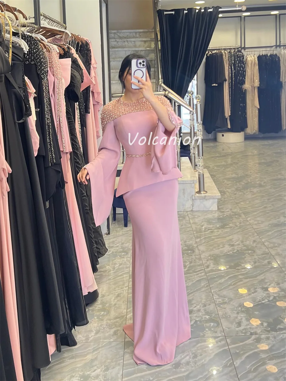 ที่กําหนดเองคุณภาพสูงคลาสสิกเจอร์ซีย์ประดับด้วยลูกปัดประดับด้วยเลื่อมตรงตักคอชุดยาว Bespoke โอกาสชุดประณีต