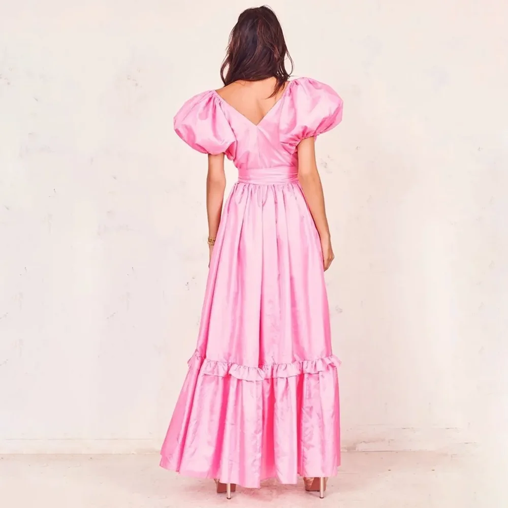 คอวีสีชมพูชุดราตรีหรูหราอย่างเป็นทางการพรรคพรหมชุดข้อเท้ายาวคลาสสิกที่เรียบง่ายเย็นชุดพรหมที่กําหนดเอง