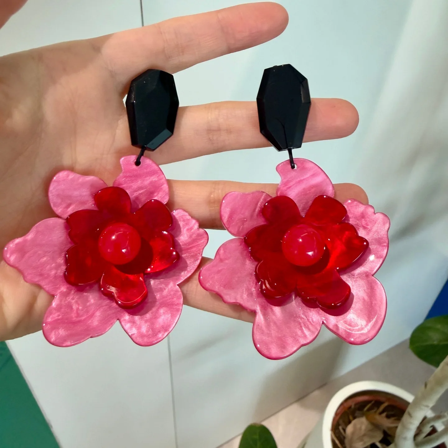 HUANZHI French Romantic vintage Gradient Pink Flower Drop Earring Three Dimensional Petal Vacation Jewelry for Women