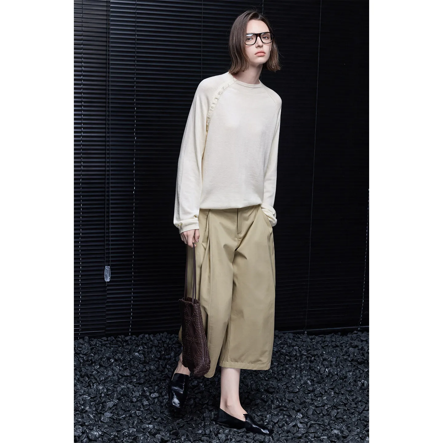 Off-white round neck shoulder long sleeve cashmere sweater sweater new lazy wind high sense.