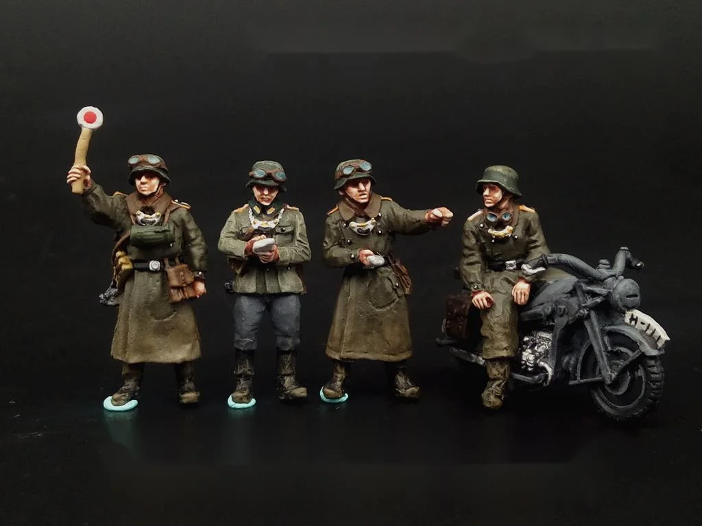 1/72 Resin Soldier Military Police Motorcycle Crew Unpainted