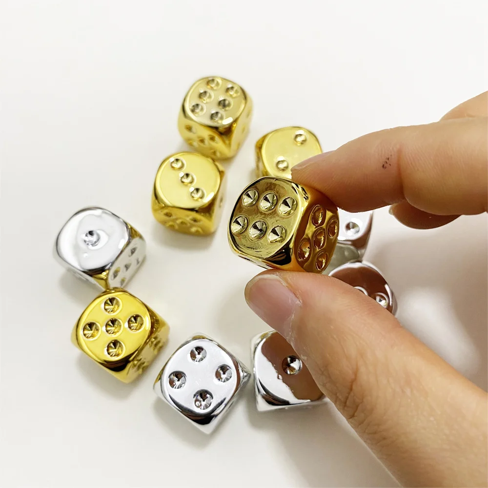 Juego divertido de dados de punta de plástico D6, Color dorado/plateado, 16mm, seis caras, accesorios para juegos de mesa, 5 unidades por juego