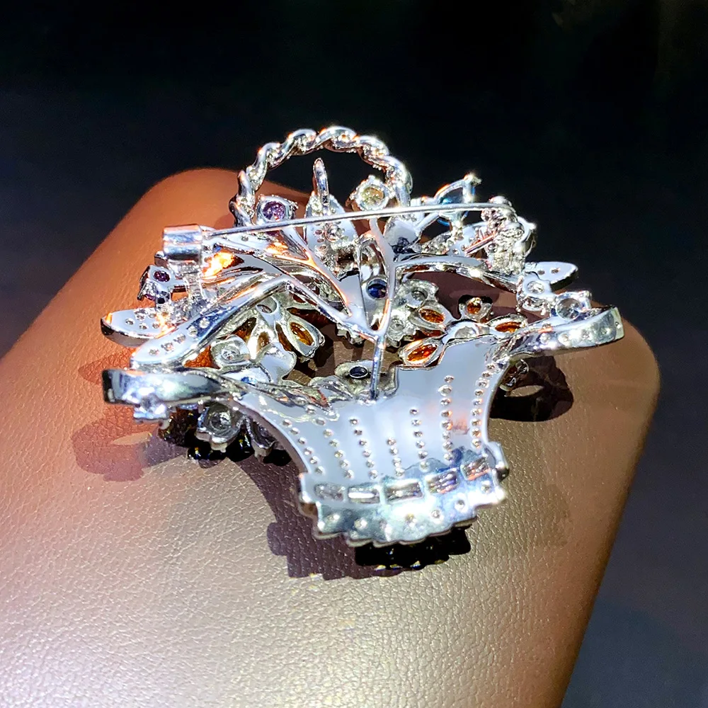 Luxury Elegant Floral Basket Brooch Exquisite Flower Pin Corsage Coat Sweater Blazer Jewelry Banquets Birthday Gifts for Women