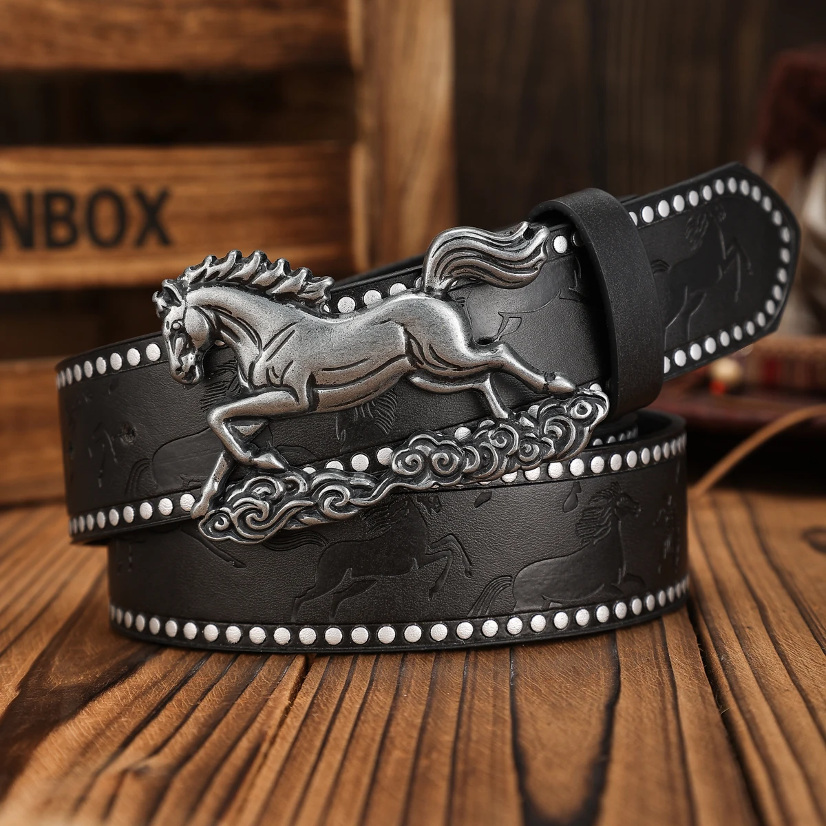 Ein PU-Gürtel für Damen und Herren, der den Stil von Western-Denim und Retro vereint, ist perfekt für alltägliche Freizeitausflüge. – Detail 5