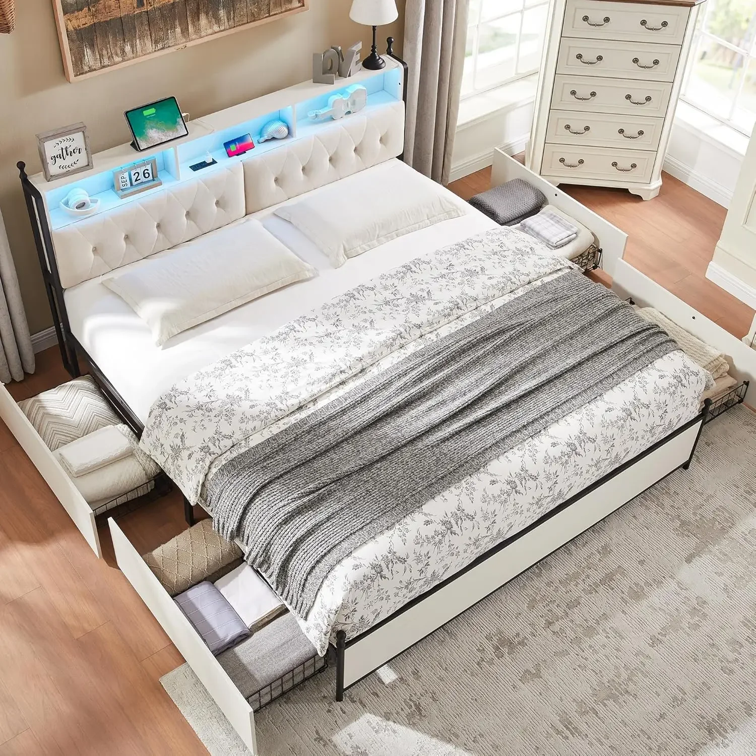 Marco de cama tamaño King con cabecera tapizada, cama moderna con plataforma de metal y madera de granja con cajones de almacenamiento, blanco antiguo