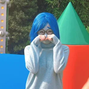 Synthetische blaue Traurigkeit Perücke【+Perückenkappe+Brille】Kurze blaue Bob-Perücken Cosplay-Perücke Frauen gerade blaue Perücke Kostüm-Outfit Halloween – Detail 9