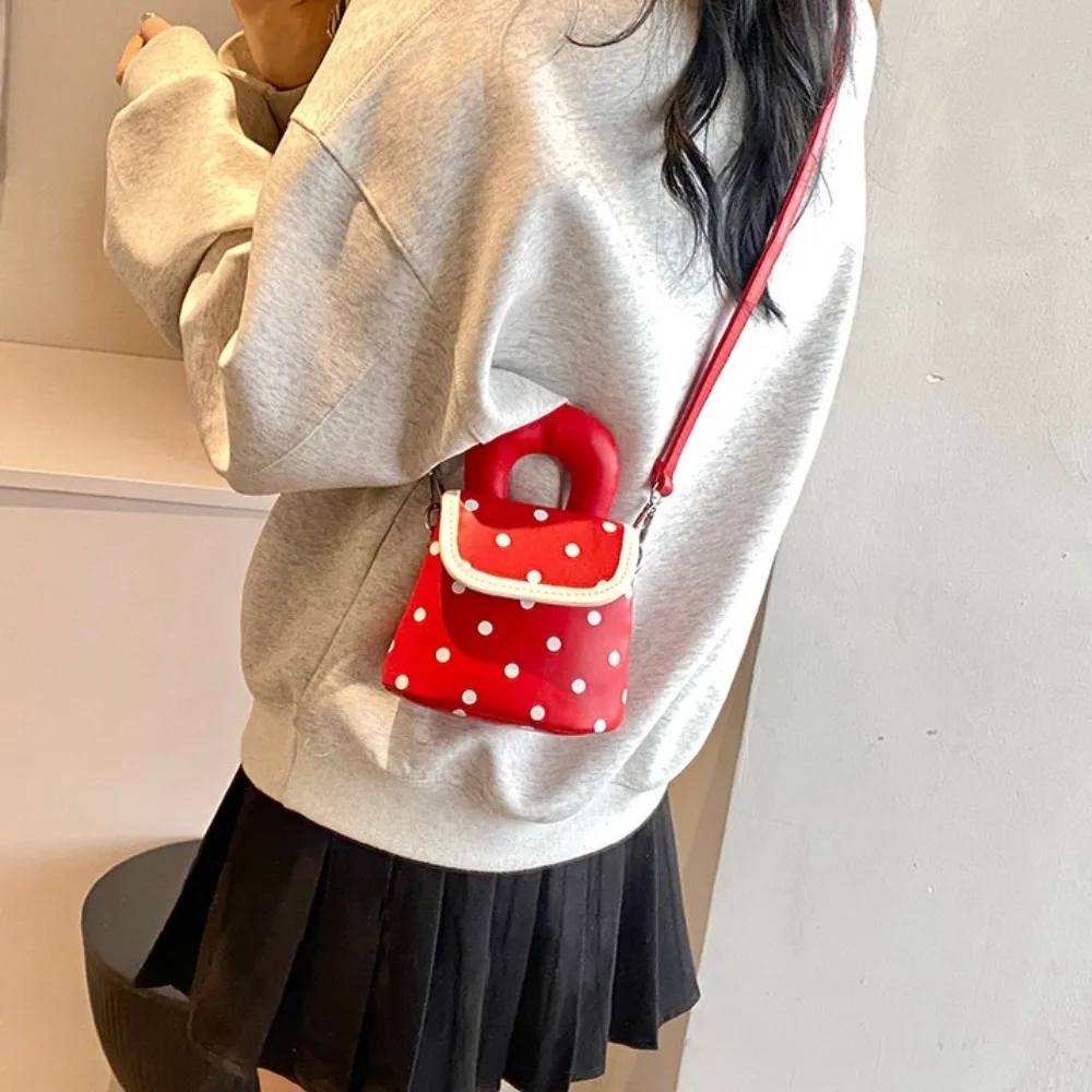 

Portable Cute Mini Crossbody Bag Elegant Small Bag Wave Point Shoulder Bag French Style Sweet Mini Lipstick Bag Woman