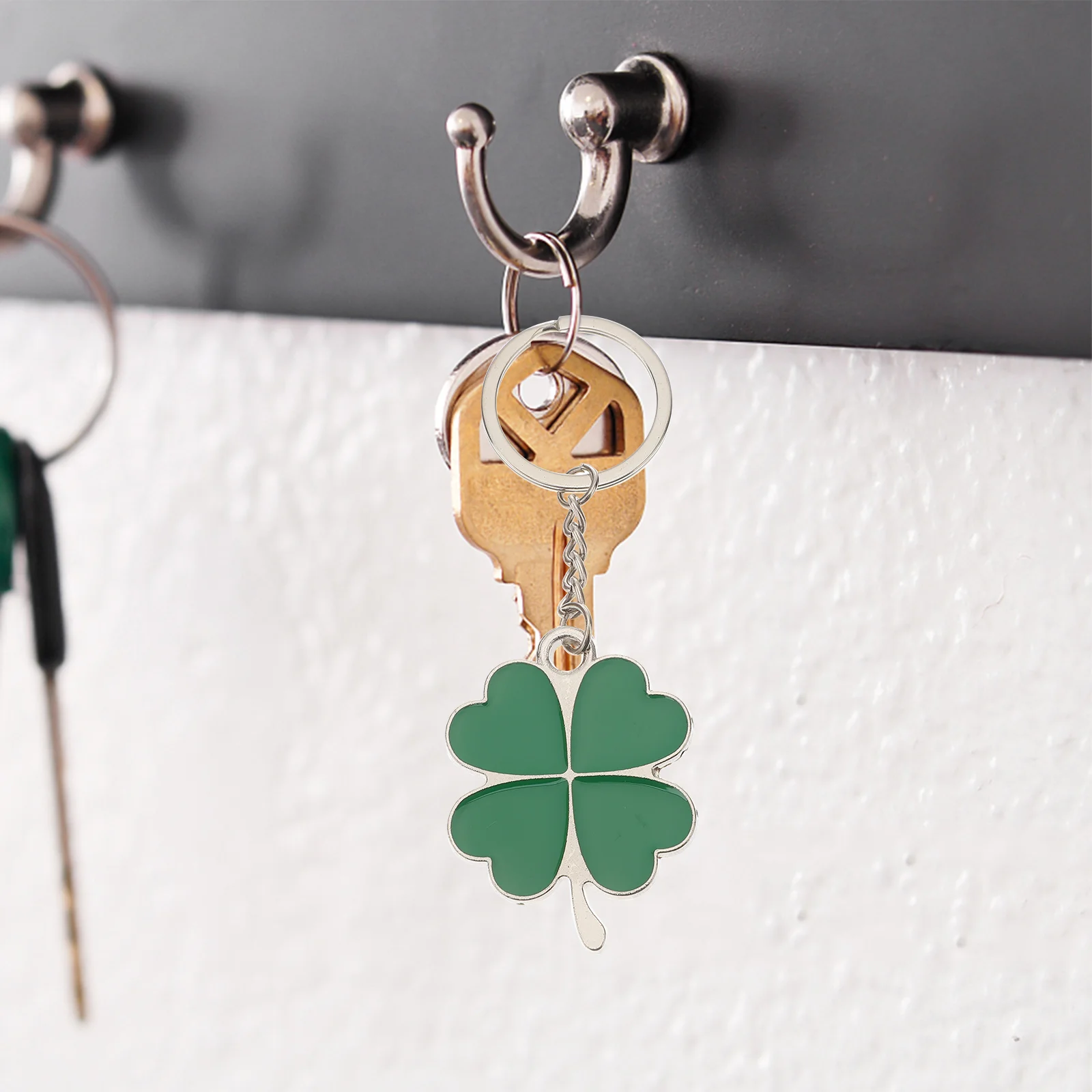 

Four Leaf Shamrock Chain Clovers Chains St Patricks Day Keychain Metal Patrick’s Man