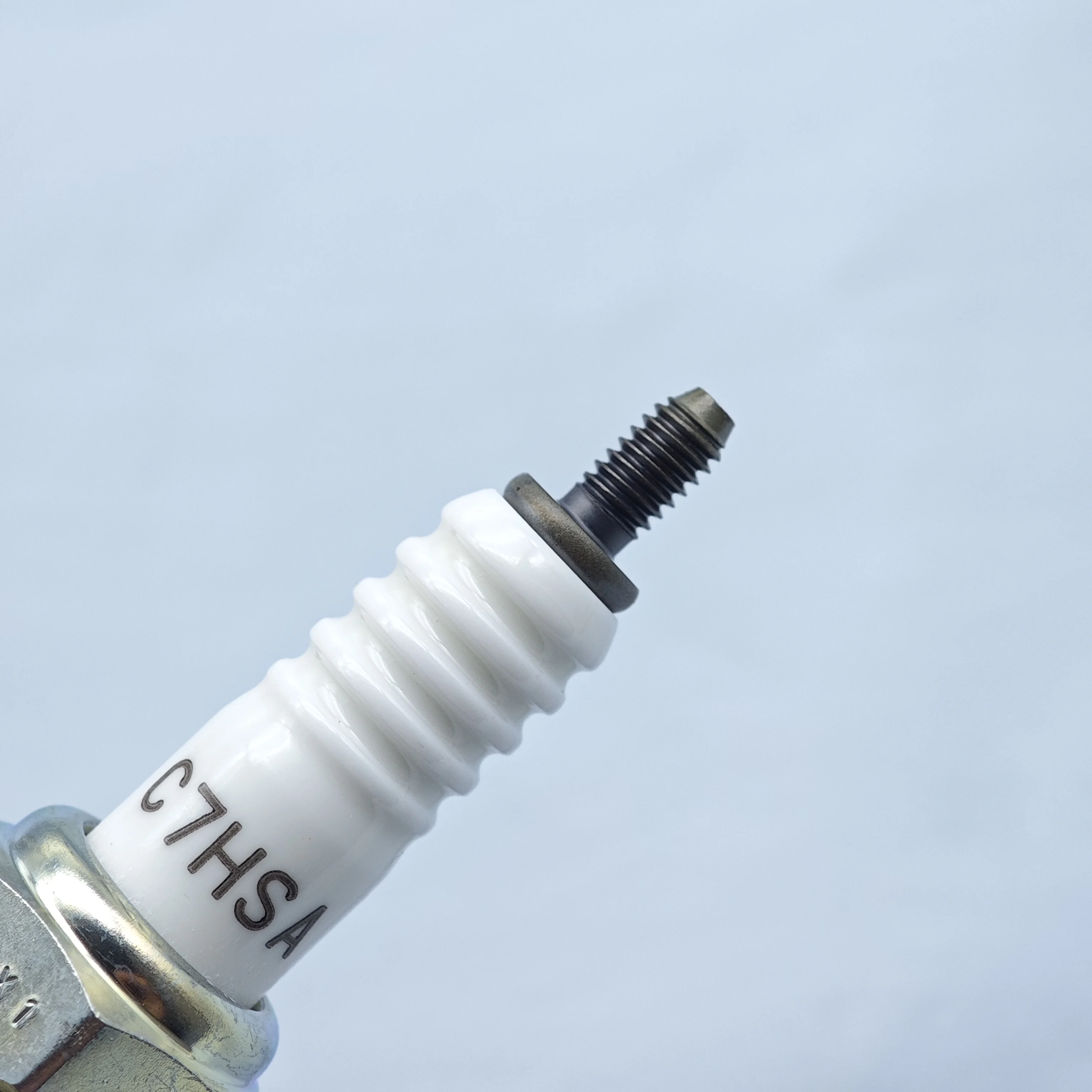 1pcs Original NGK Spark Plug C7HSA 4629