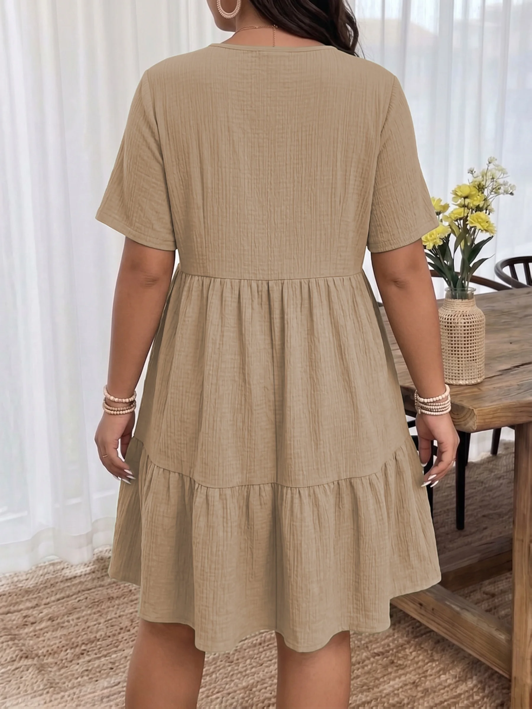 Stilvolles Plus-Size-Damenkleid mit V-Ausschnitt und Stufenrock für Alltagseleganz – Detail 8