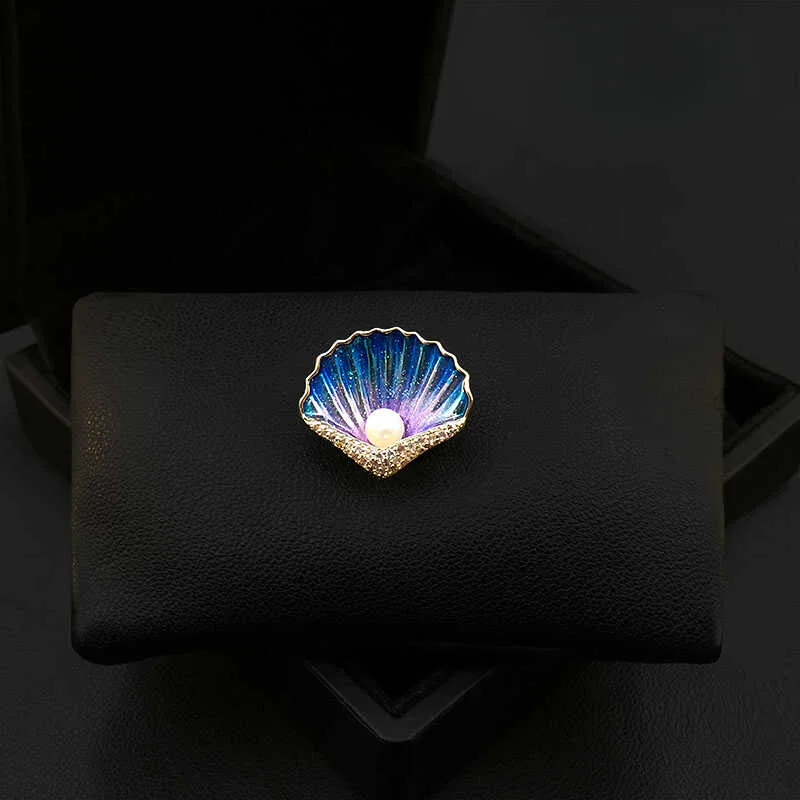 

Fantasy Sea Shell Design Small Brooch Women's Luxury Pearl Magnetic Enamel Collar Pin Anti-Exposure Buckle Ornament Jewelry 5576