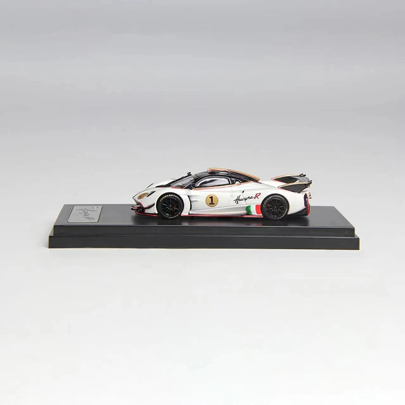 LCD 1:64 Supercar Limited Edition green Pagani Huayra R Pearl white alloy car model display