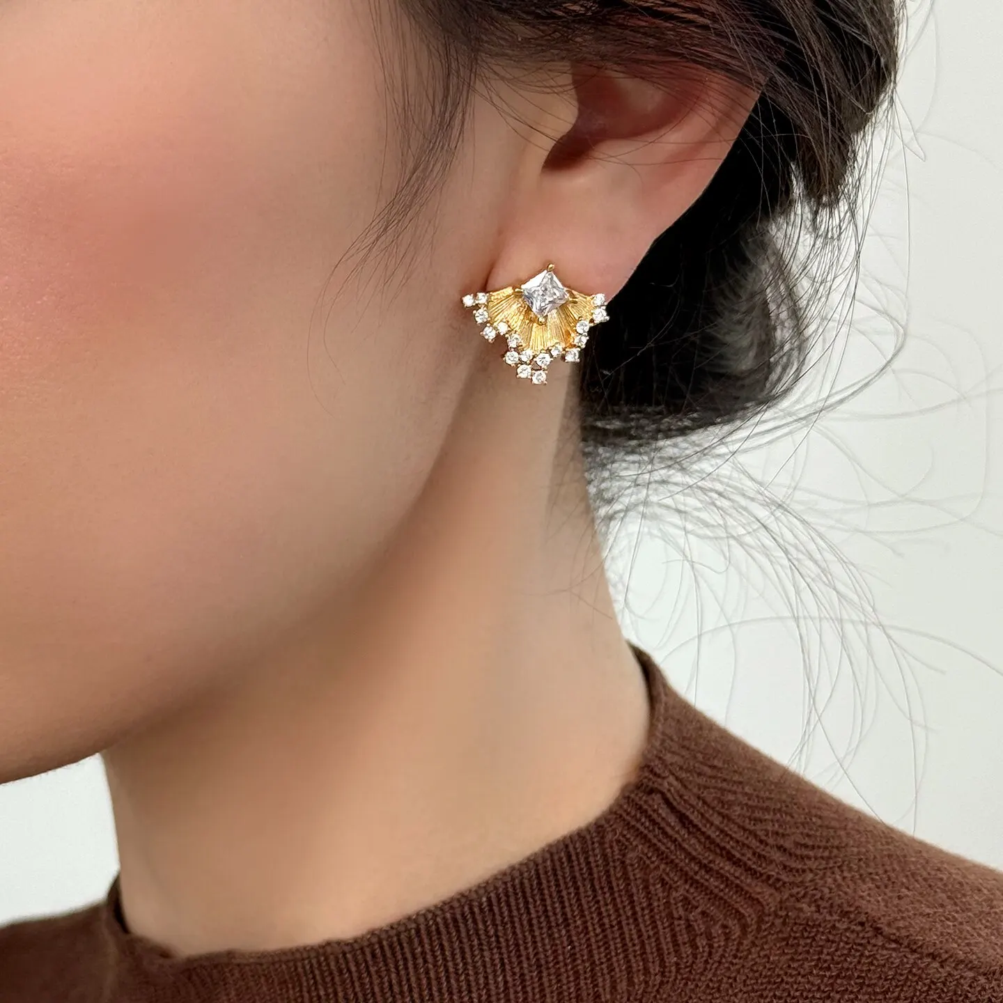 Starlight luxury ins retro unique luxurious fan shape stud earrings for women