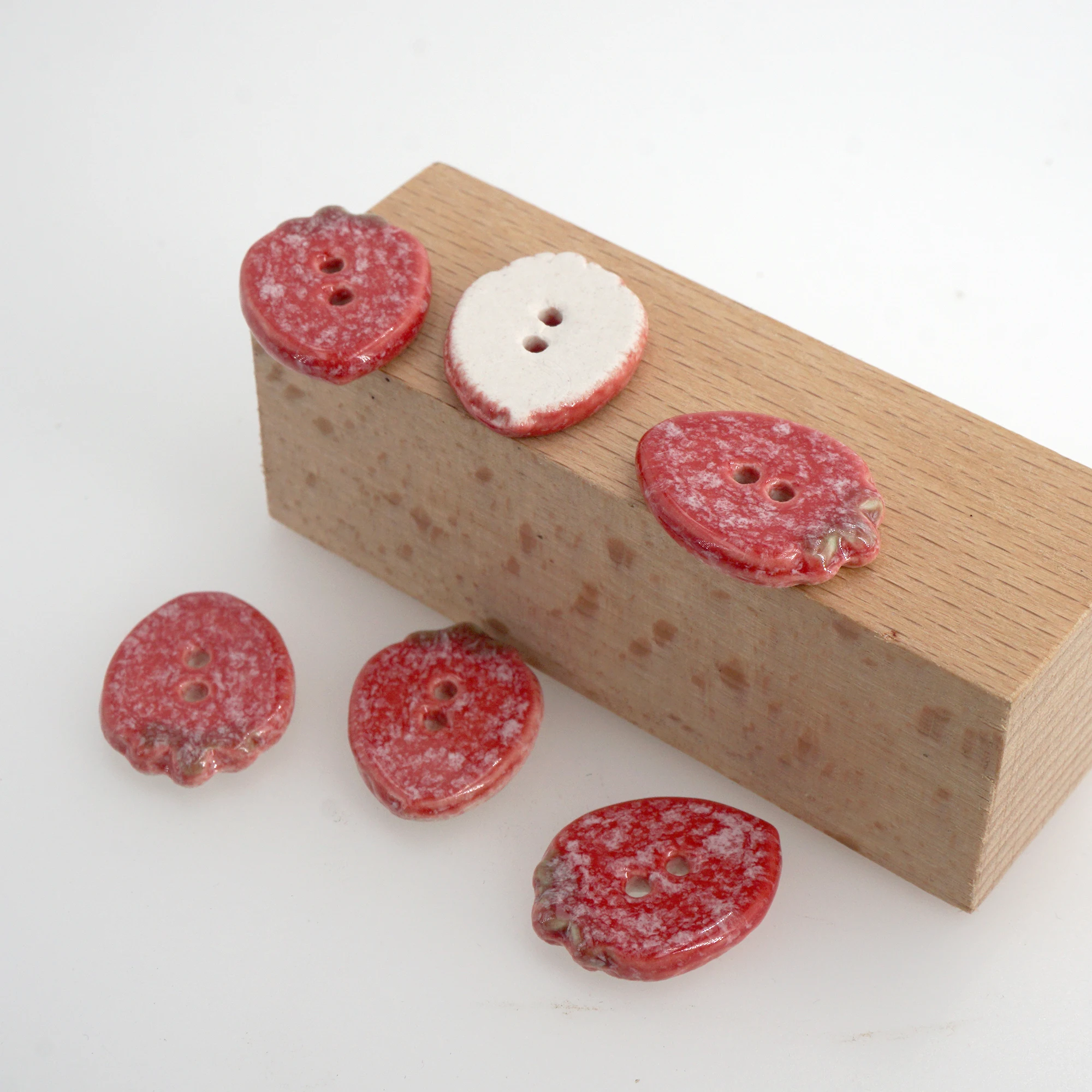 2 قطعة الفراولة السيراميك زر دفتر القصاصات لطيف الزخرفية زر الخياطة الملحقات