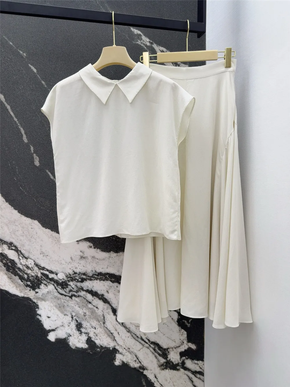 

Elegant Temperament Doll Collar Short-Sleeved Top + High Waist Pleated Large Umbrella Skirt Women's Clothing 2-Piece Set