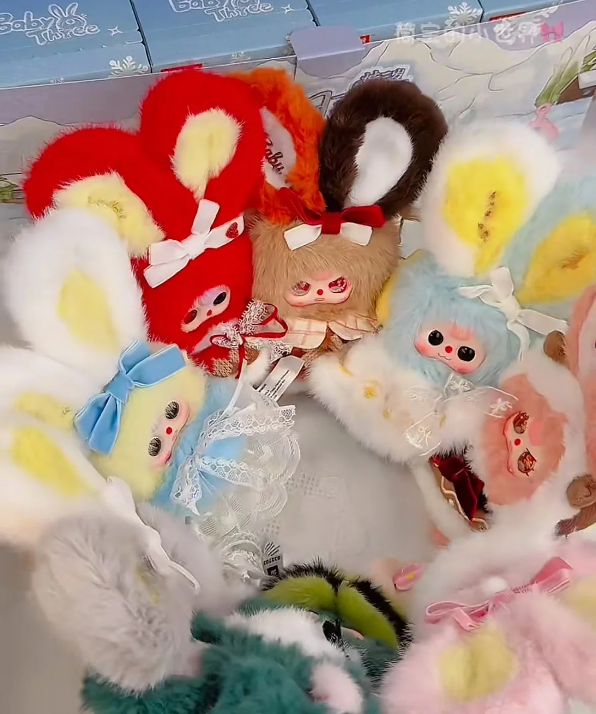 Nouveau bébé trois véritable série d'hiver boîte aveugle en peluche Figure vinyle visage Miracle sur un jour enneigé mystère Surprise boîte poupée jouet