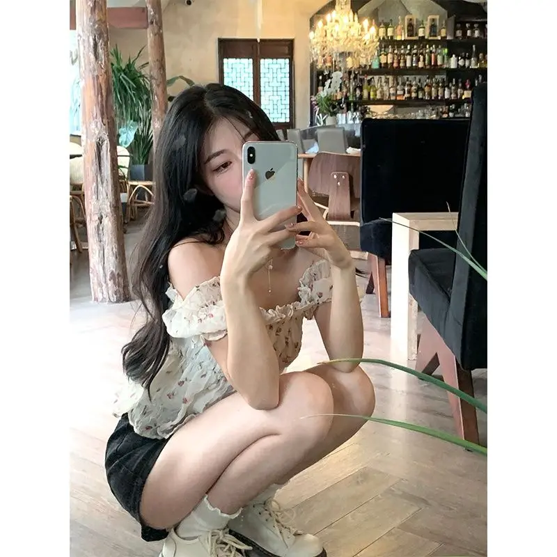 Camicia floreale in chiffon a maniche corte monospalla per donna Nuovo design di stile Dolce nicchia Top puro e sensuale