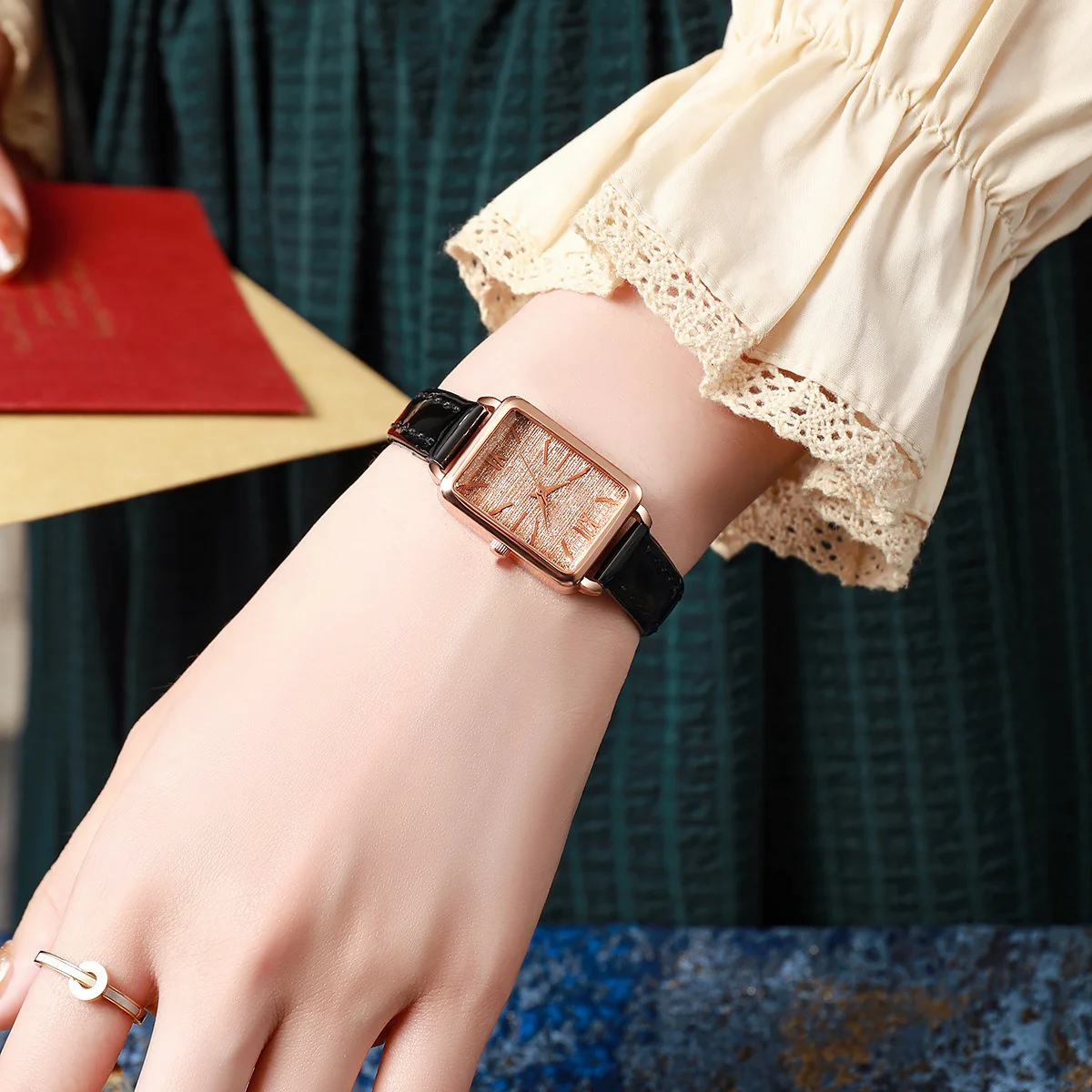 Women's Watch 2025 New Rectangular Style Retro Simple Style Large Dial Customizable