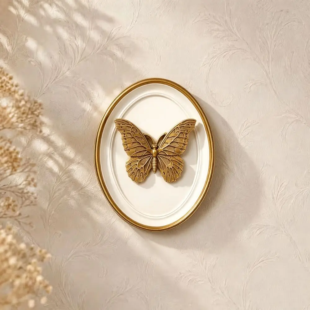 1 Piece of Vintage Gilded Three-Dimensional Butterfly Wall Decor, 3D Oval Insect Relief Wall Decoration, French Victorian Style Wall Decor for Study and Living Room, a Creative Birthday or Holiday Gift for Vintage Home Decor Enthusiasts
