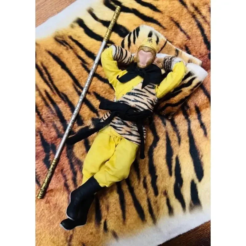 Alfombra de felpa con diseño de tigre y leopardo, modelo en miniatura para casa de muñecas, decoración para dormitorio y sala de estar, accesorios para casa de muñecas, 1 unidad, 1:12