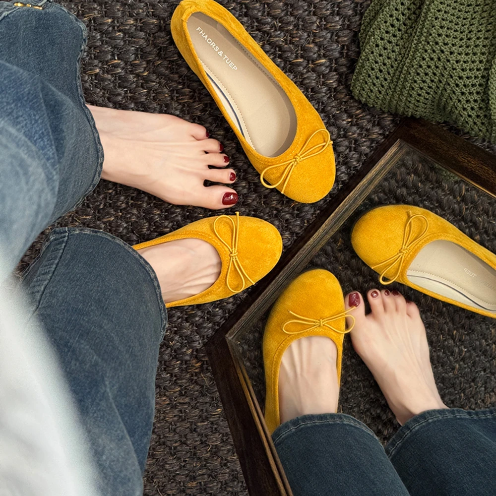 Bailarinas de Mujer en Ante Colorido con Lazo, 6 Colores (Amarillo, Beige, Rojo, Verde, Azul Claro, Negro). Ideales para el Día a Día, Paseos y Ocasiones Informales, Cómodas y Versátiles, Perfectas con Pantalones, Fald