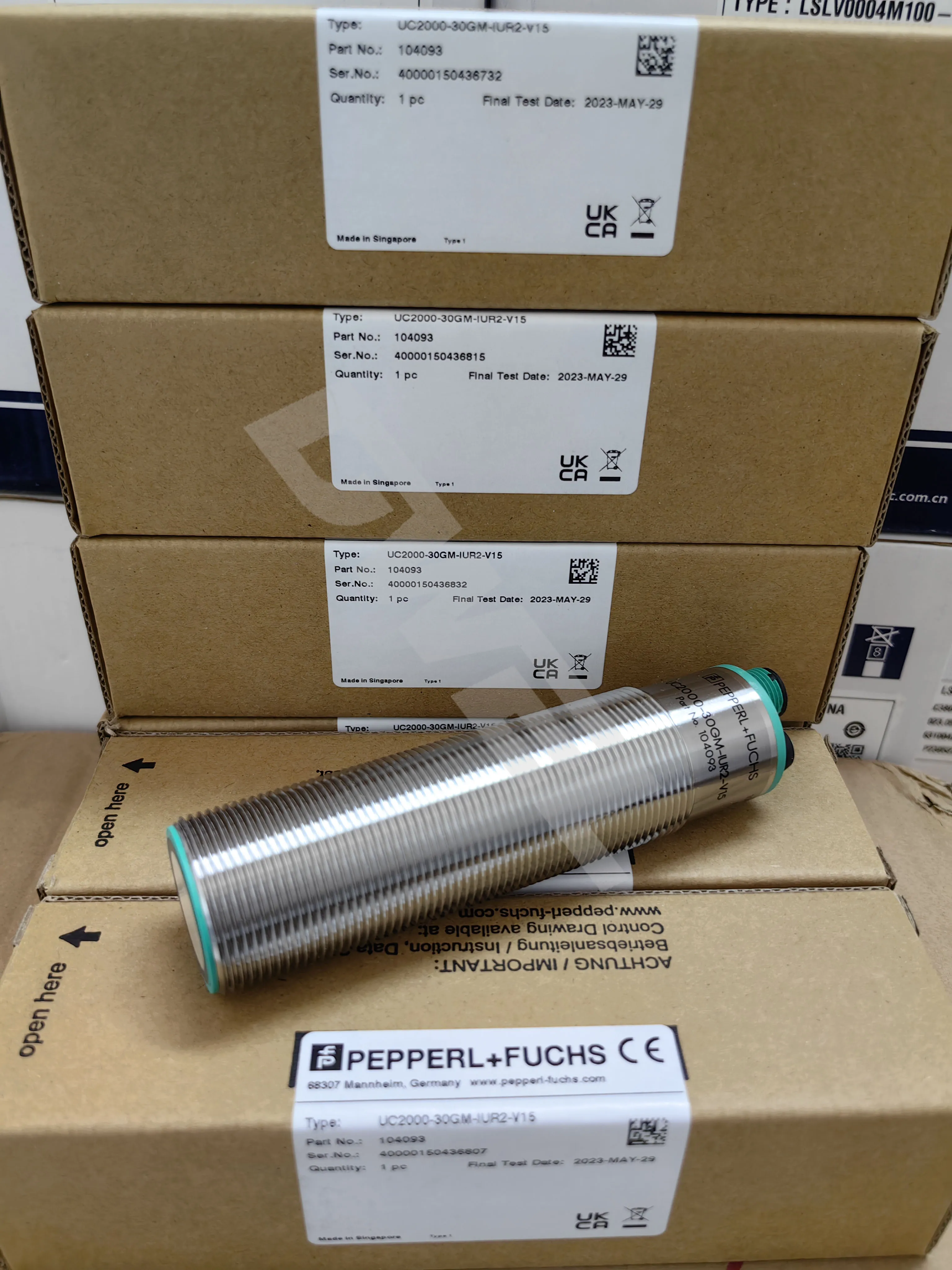 Brand new Original Pepperl Fuchs UC2000-30GM-IUR2-V15 Ultrasonic Sensor