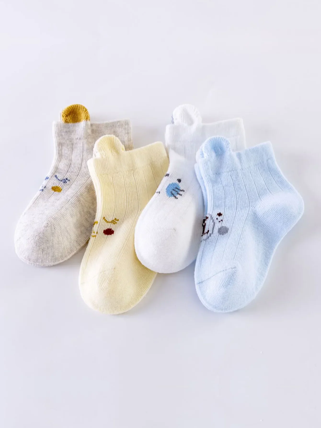 4 pairs of cute cartoon socks suitable for newborns, soft and comfortable short socks that can be worn all year round
