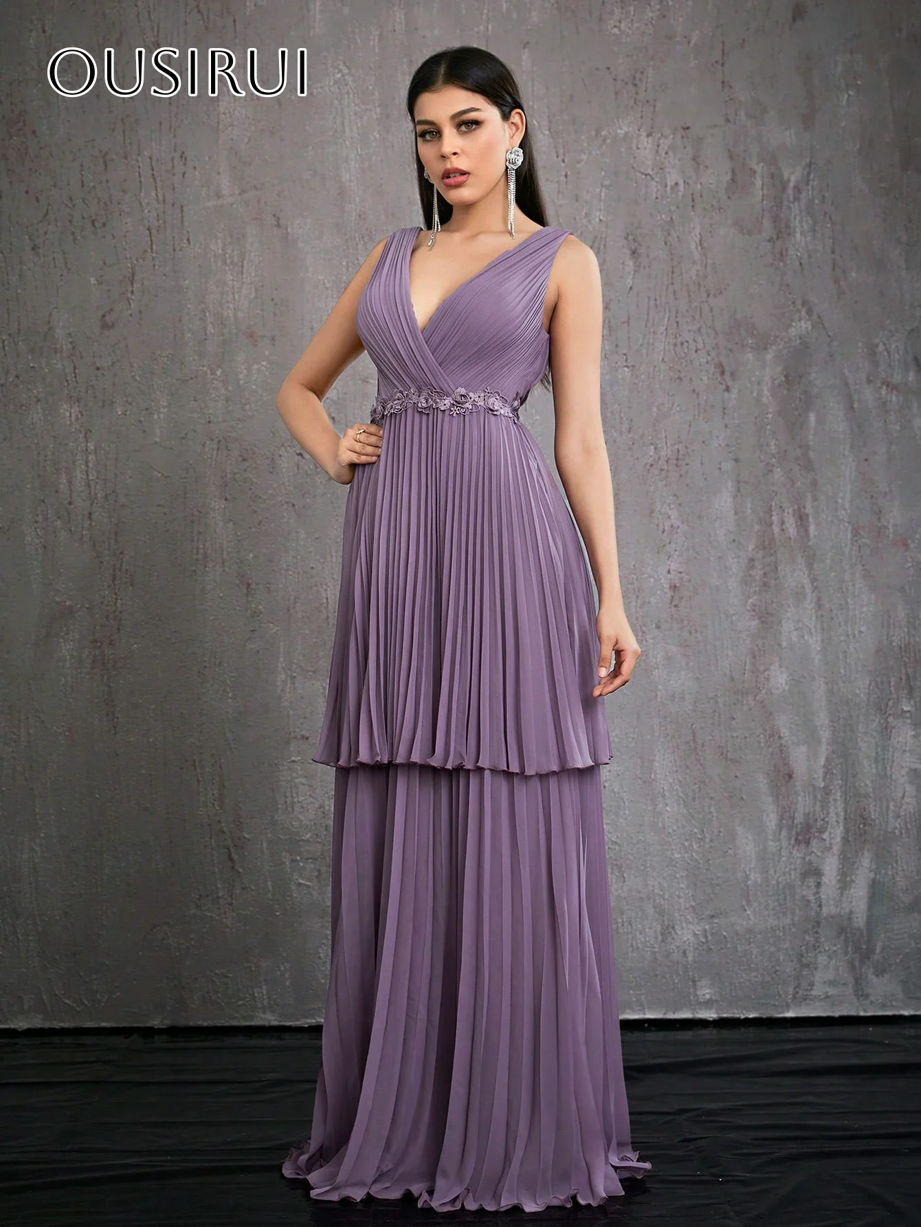 Geplooide A-lijn avondjurk met V-hals, vloerlengte, kant, mouwloos, op maat gemaakte فساتSEOéesПонadronosti