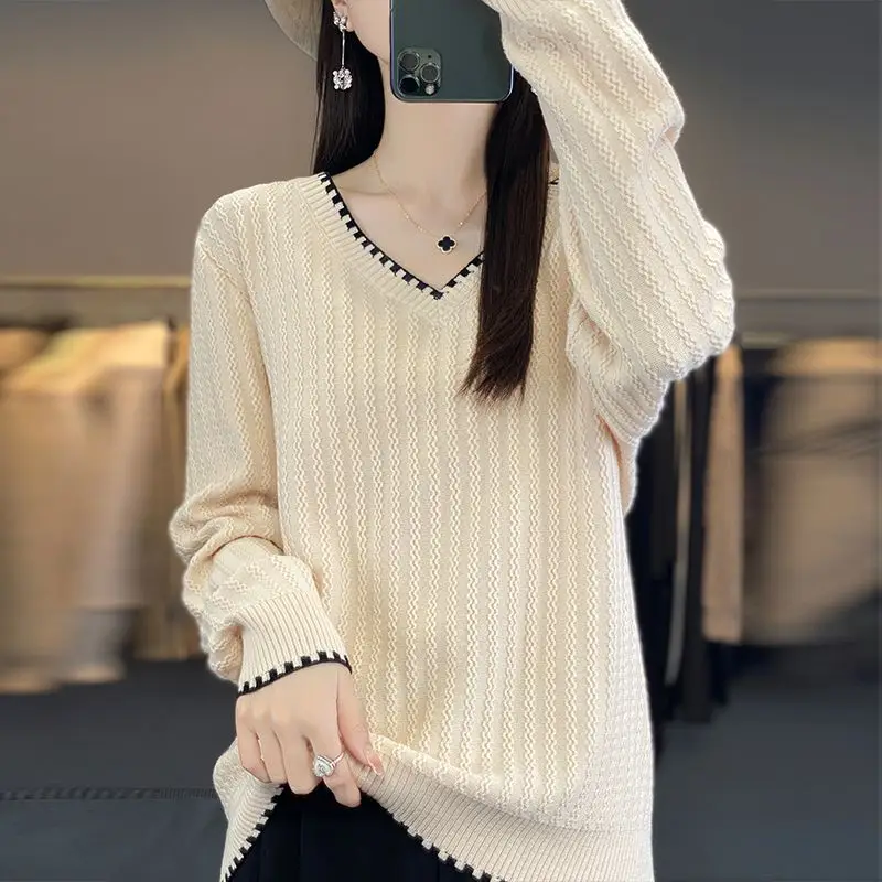 

V-neck Color-blocking Pit Knitted Sweater for Women in Autumn and Winter Loose Long-sleeved Casual Versatile Base Shirt Top