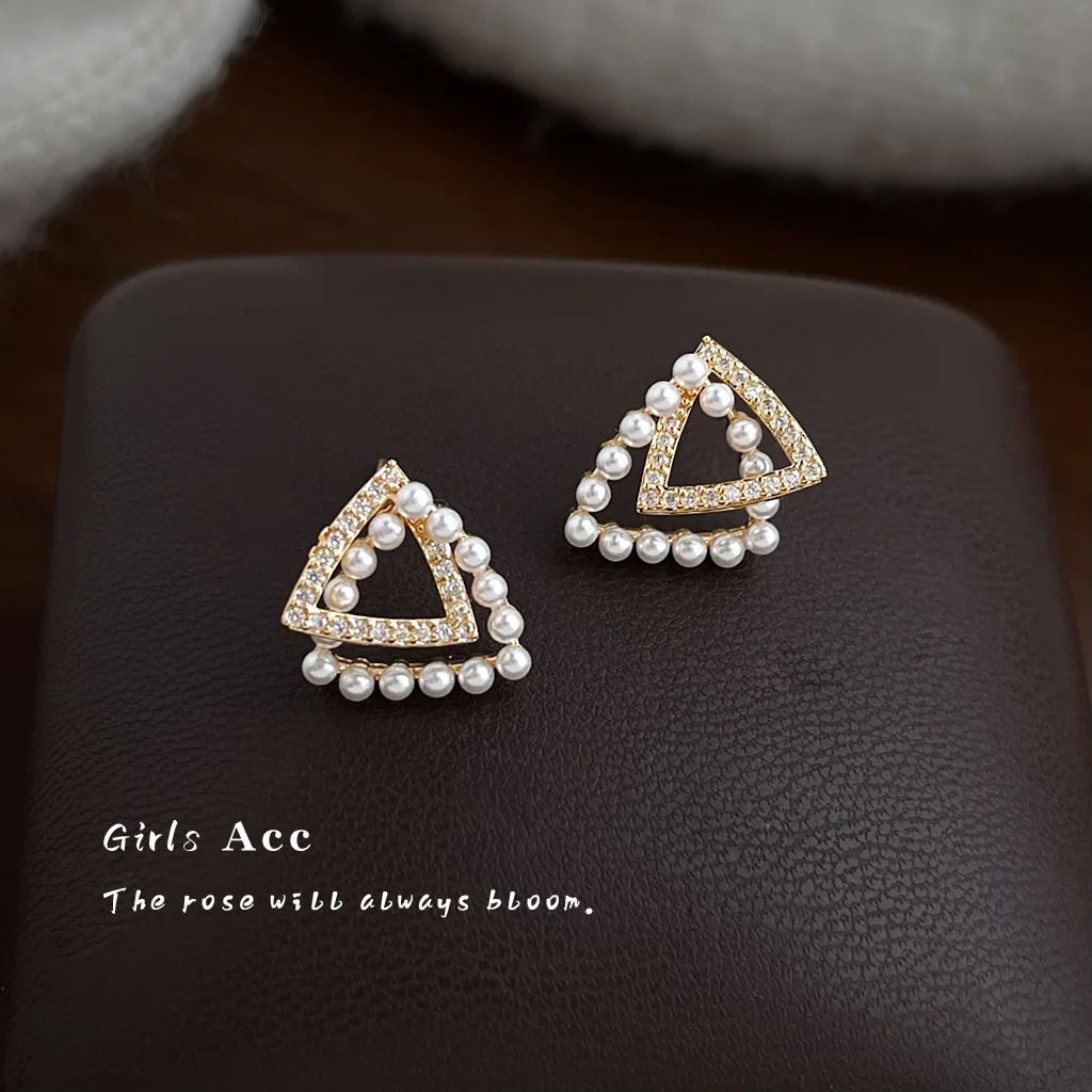 

Double Layer Hollow Triangle Geometric Zircon Pearl Stud Earrings Minimalist Luxury Niche Advanced Ear Jewelry for Women