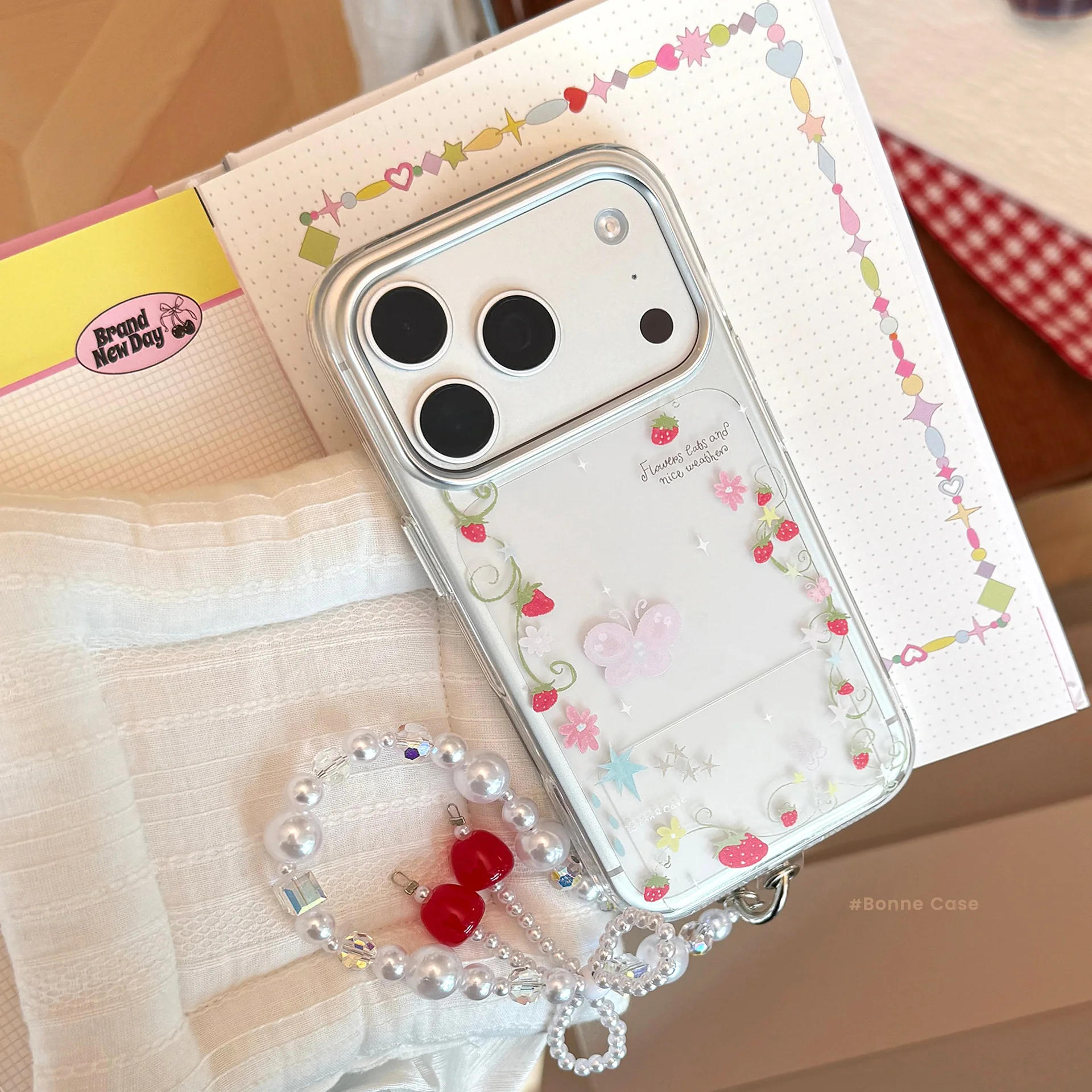 Прозрачный чехол для iPhone 17 16 15 14 13 Pro Max с милым мультяшным рисунком клубничных цветов и лозы, противоударный