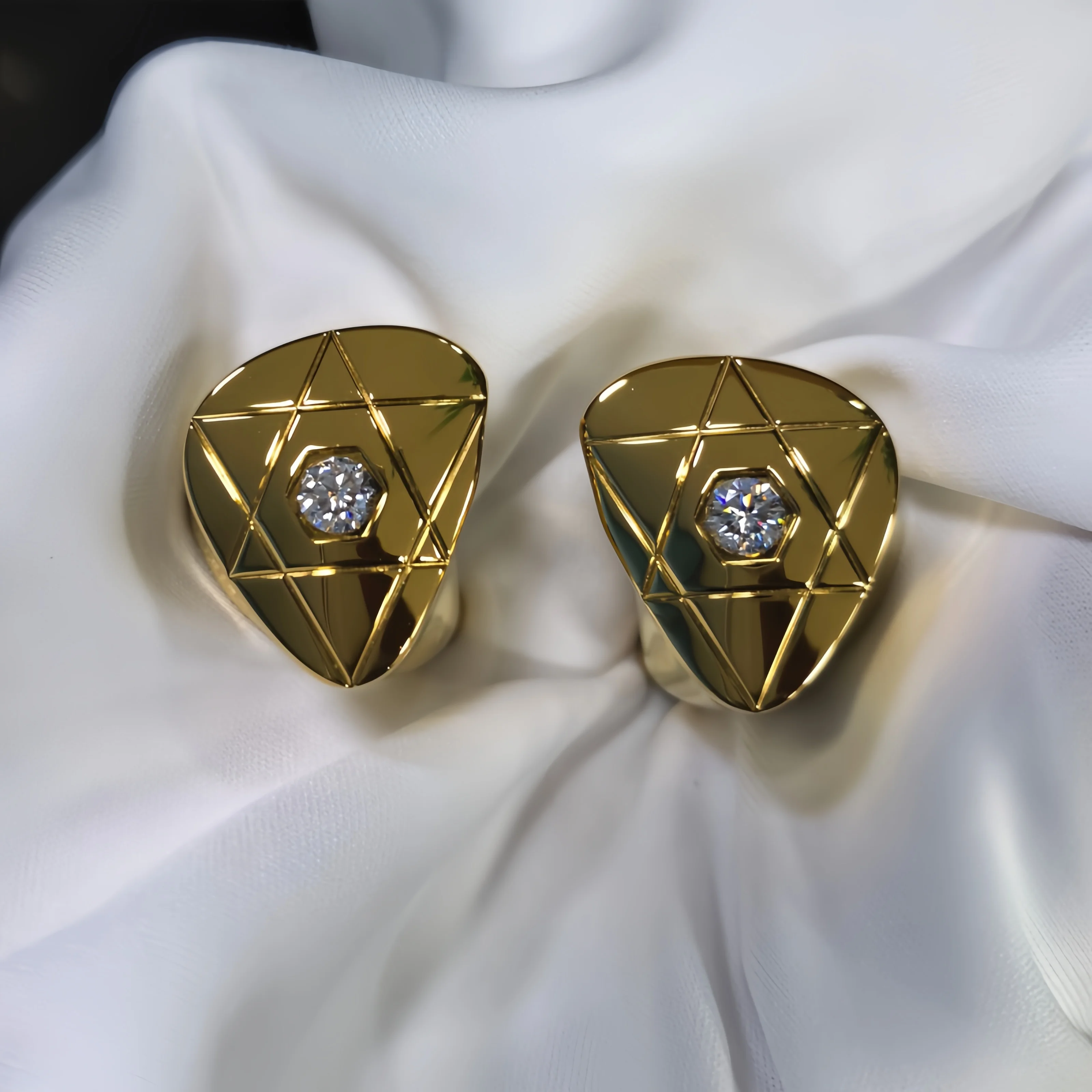 Geekyaudio Golden Armor 2DD+14BA+8EST+2BCD 52 Drivers Hybrid Tribrid Hifi Music Monitor Audiophiles Earphones TOGO Chameleon