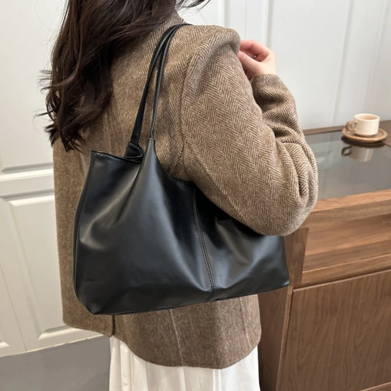 Weiche Leder-Tragetasche mit gerafftem Plissee-Design, Große Schultertasche für Arbeit, Täglichen Pendelverkehr und Freizeit für Frauen – Detail 1