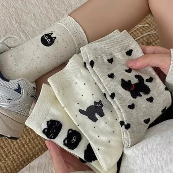 2024 neue Herbst Cartoon Katze Socken für Frauen Nette Katze Socken Niedlichen Cartoon-Muster Mittleren Rohr Socke Weiche Thermische Warme Crew socke