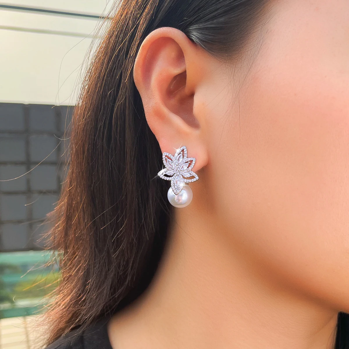 CWWZircons Noble Flower Leaf Shape Glittering Cubic Zirconia Pave Women Party Wedding Drop Pearl Earrings Accesories Gifts E0959