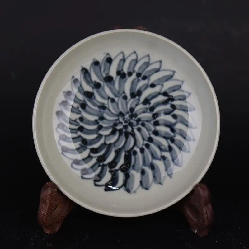 Chinese Porcelain Blue and White Floral Pattern Plate 5.19