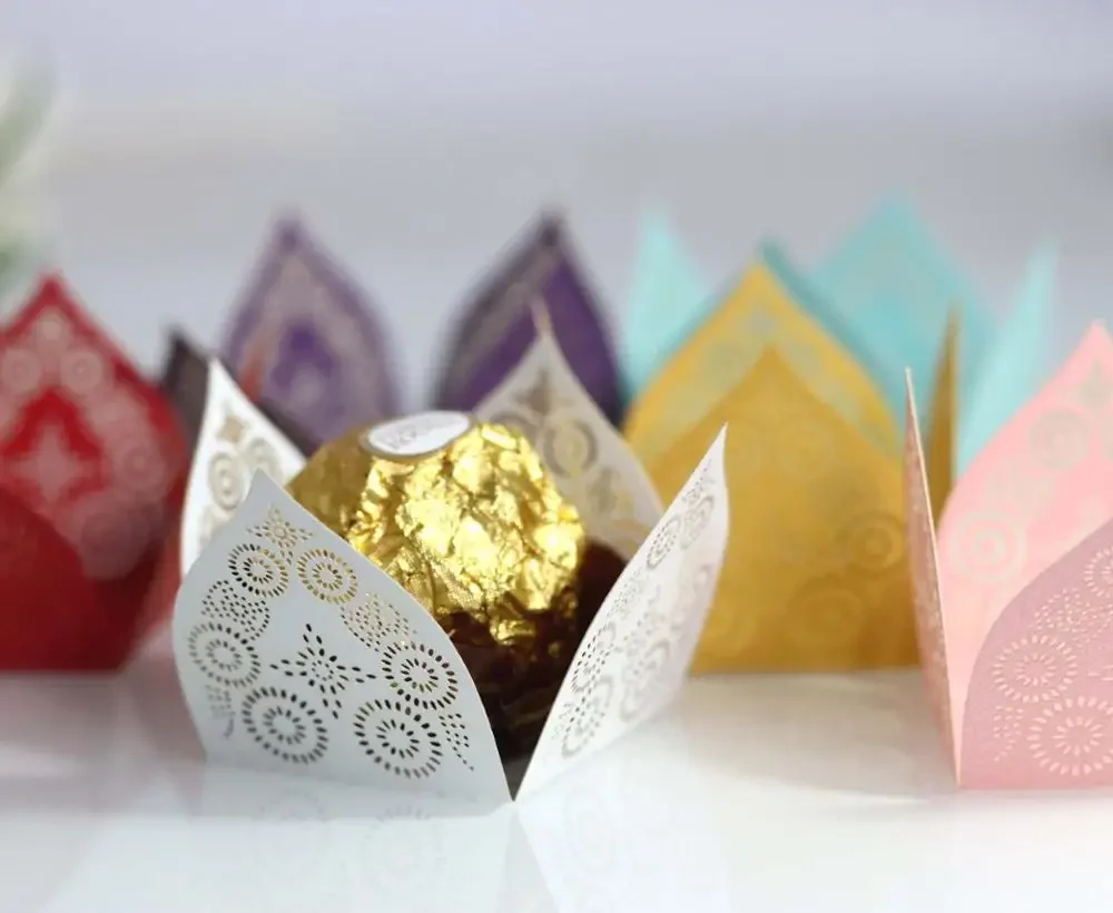 50 unids/lote de papel de Chocolate exterior decorado con Mini almohadilla de papel para pastel, cartón de embalaje Ferrero, papel de encaje, recuerdo de fiesta de boda
