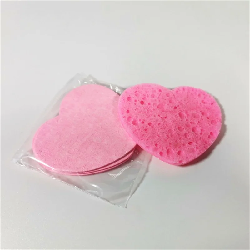 แผ่นฟองน้ำล้างหน้าใช้ซ้ำได้สีชมพูแบบบีบอัดแผ่นทำความสะอาดผิวหน้าธรรมชาติสำหรับขัดผิวเพื่อทำความสะอาดรูปหัวใจ